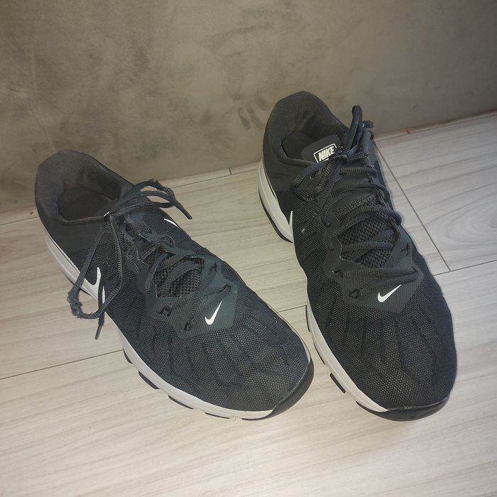 Vand adidasi nike 46