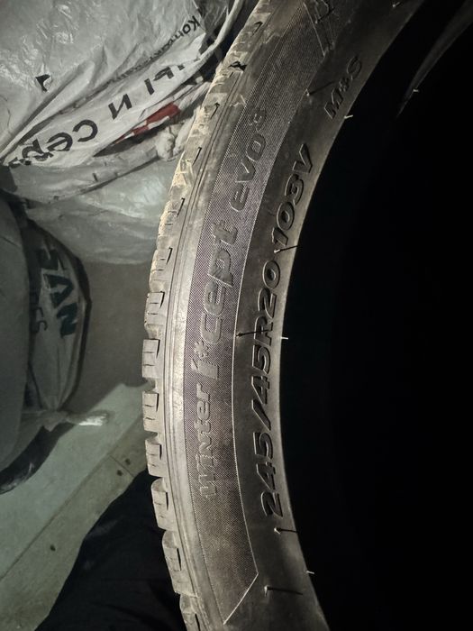 245/45/20 Hankook Winter I’cept evo3