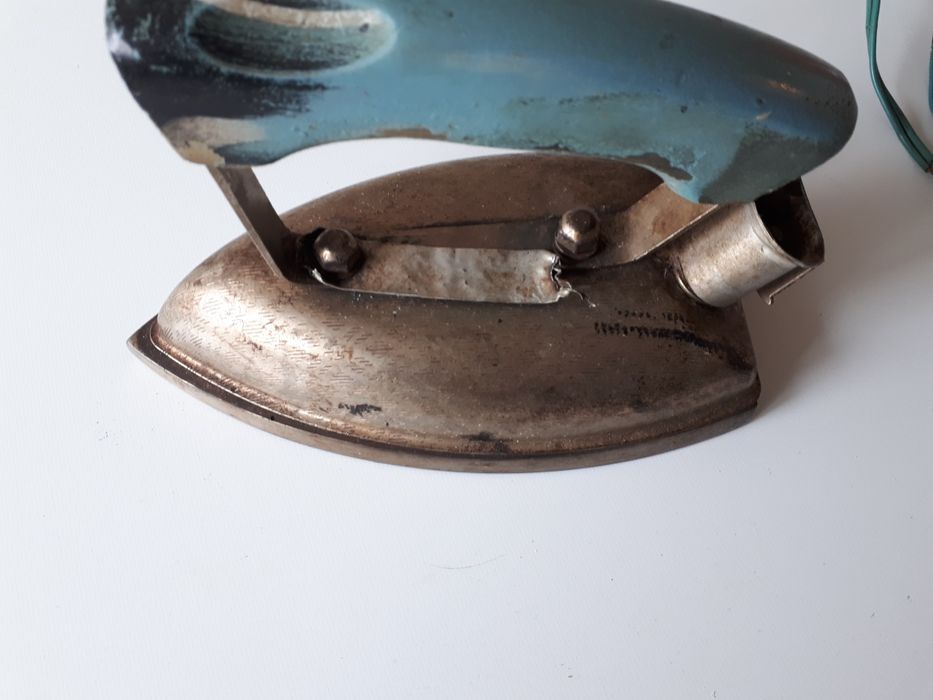 Fier de calcat vechi de colecție