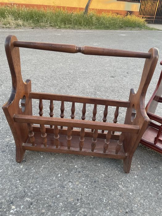 Suport din lemn pentru reviste