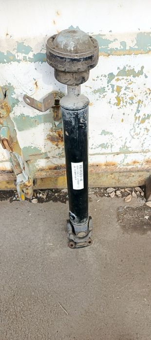 Продам карданный вал на Мерседес.