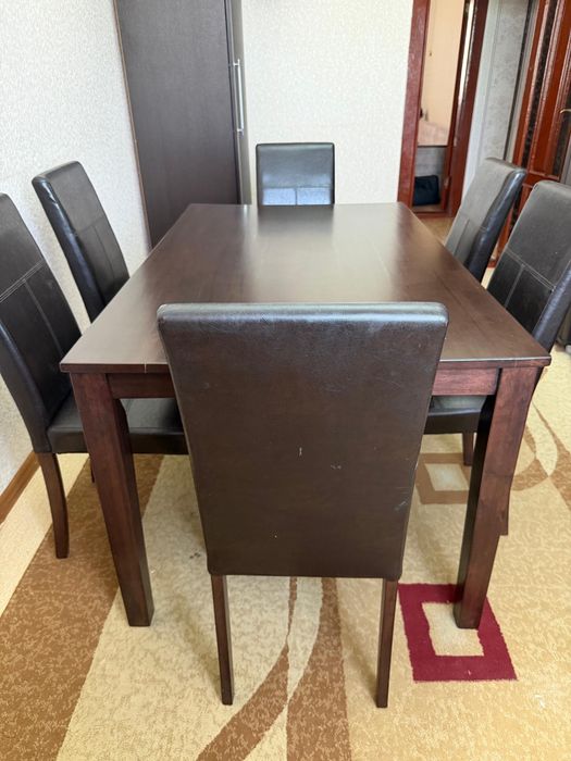 Продам стол для гостинной