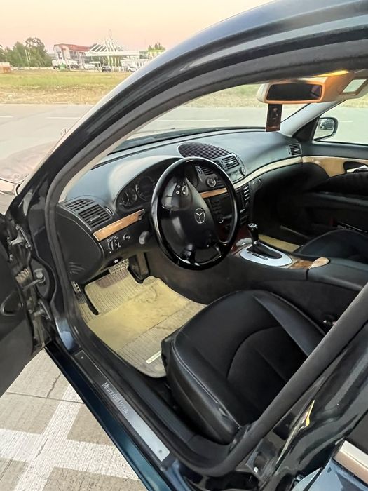 Vând Mercedes-Benz e220