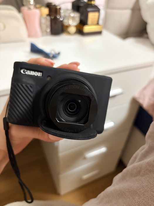 Фотоапарат Canon 740HS