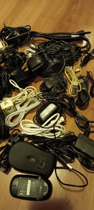 Зарядни и кабели