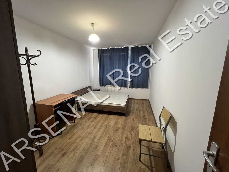 Четиристаен апартамент под наем, Студентски град