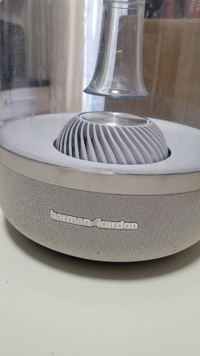 Boxa Harman Kardon Aura BT si Wi-fi