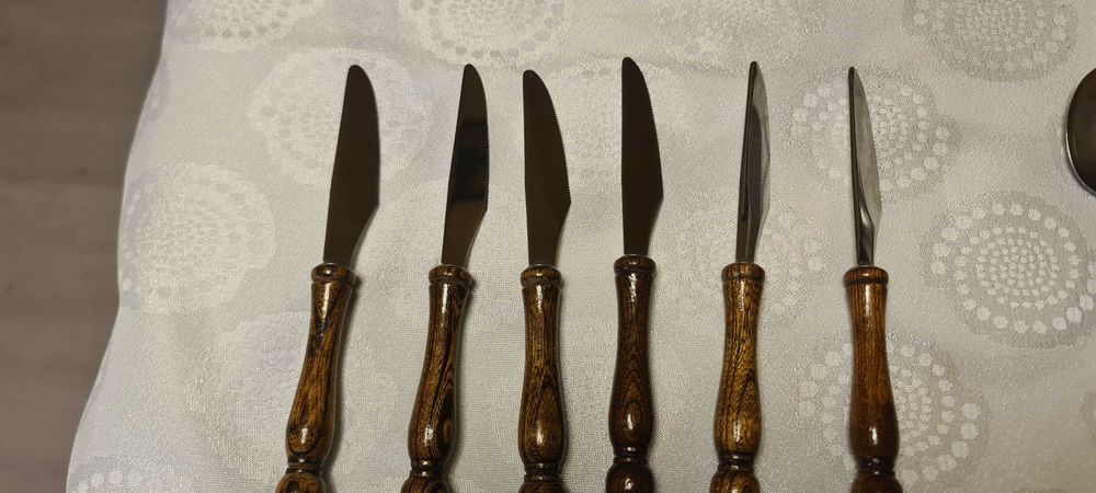 Set tacamuri  maner de lemn