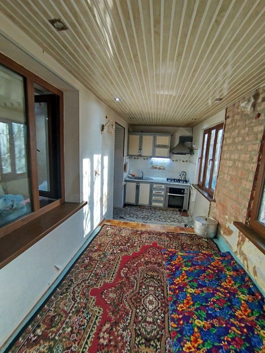 Продаётся ЭКО базар Феруза(ваенка) 3/3/5 Кирпичь балкон 2*6+ГАРАЖ