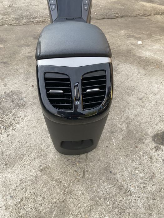Tunel Cotiera Hyundai i40 2012/2017 Pret 400 lei