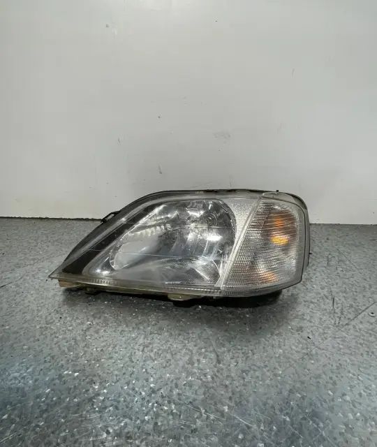 Far stanga Dacia Logan 2005 1.4 MT (75 hp)