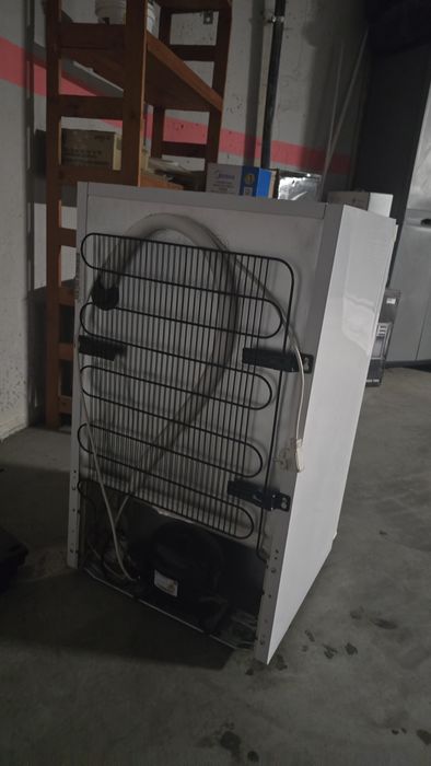 Vand frigider 82,1 × 48 × 50 cm