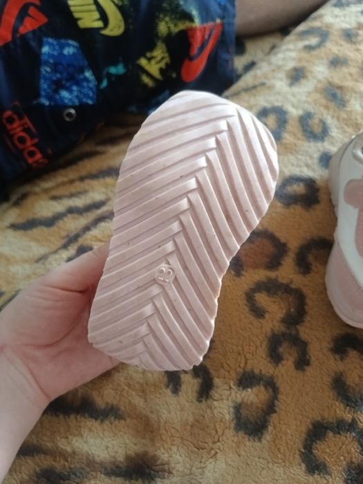 Детские кроссовки