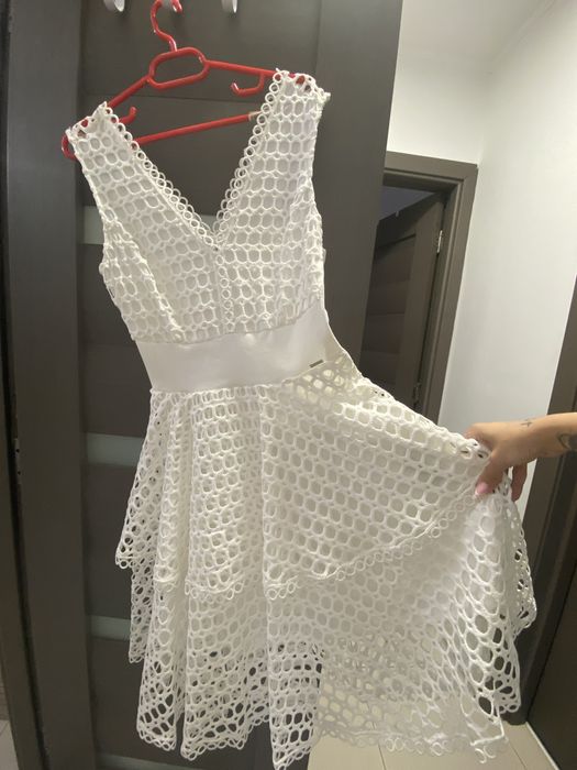 Rochie Guess nepurtată!