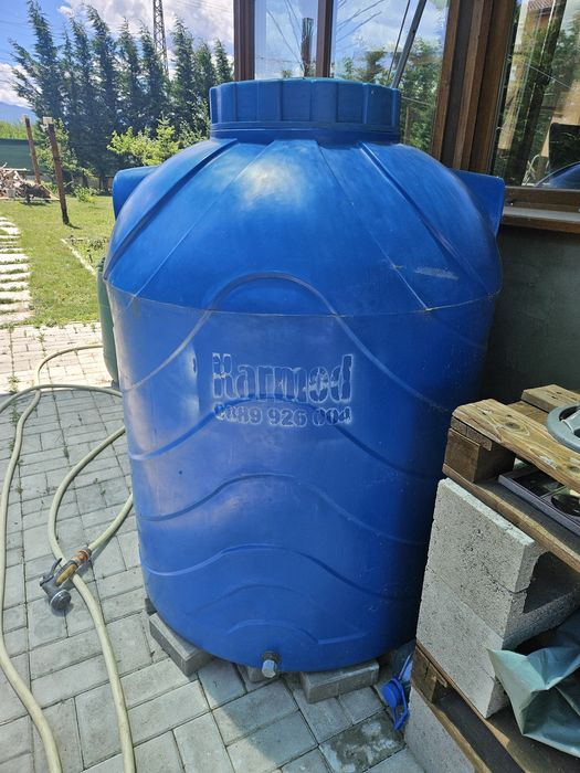 Продавам бидон 1000 л