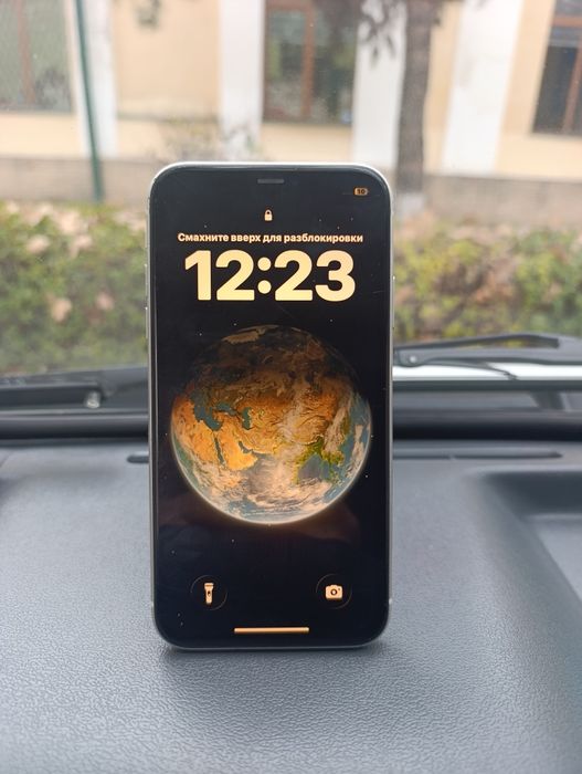 iPhone 11 Fes id tru ton bor sotiladi.