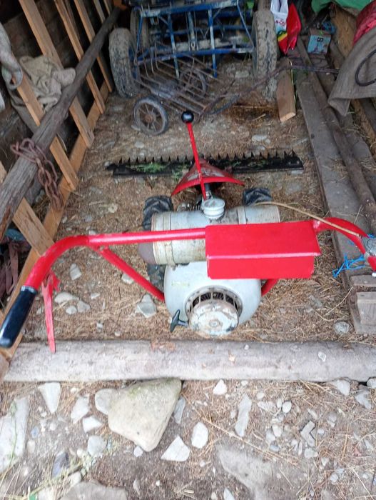 Vând cositoare rotax in stare foarte bună.