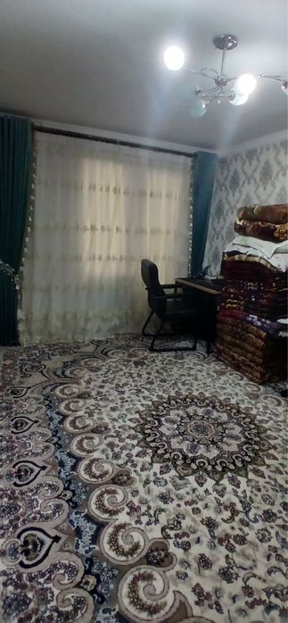 Chilonzor tumani Naqqoshlik mfy 4-etajkani 2-etaji 4 xonalik uy sotila