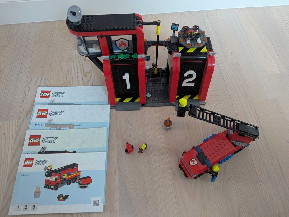 LEGO 60414 - Statie si camion de pompieri