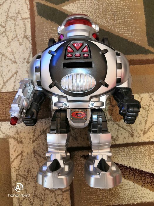 Robot cu telecomanda