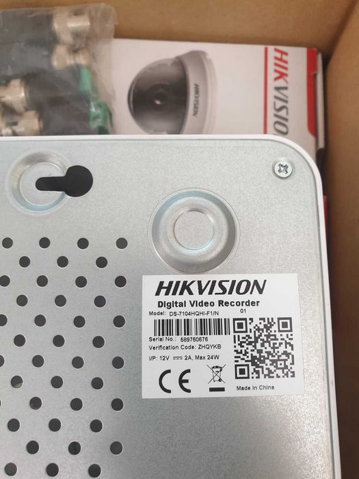 Sistem de supraveghere Hikvision DS-7104HGHI / 4 camere dome NOI!