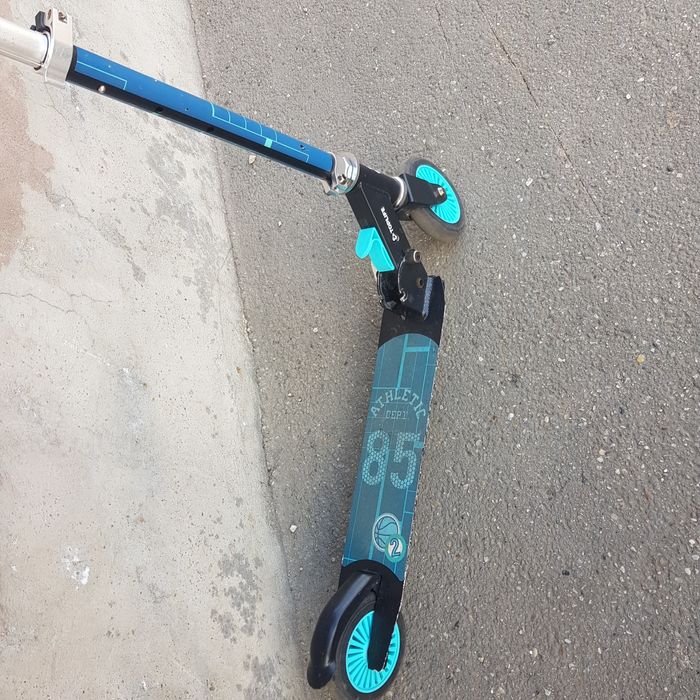 Vand trotineta! Perfecta pentru varsta cuprinsă între 4-6 ani!