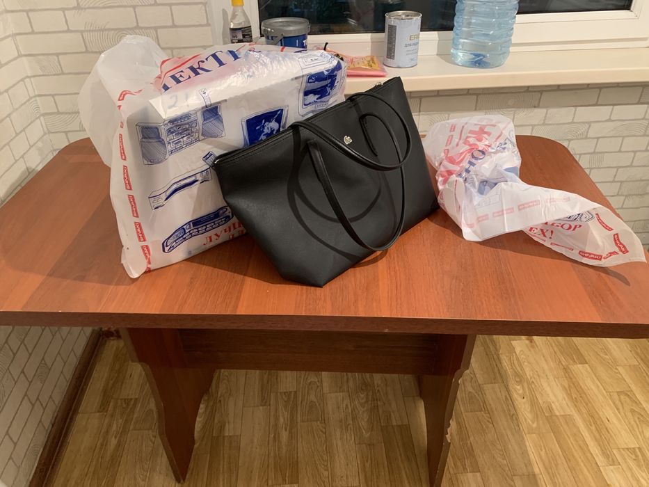 Продам стол с 2мя табуретками