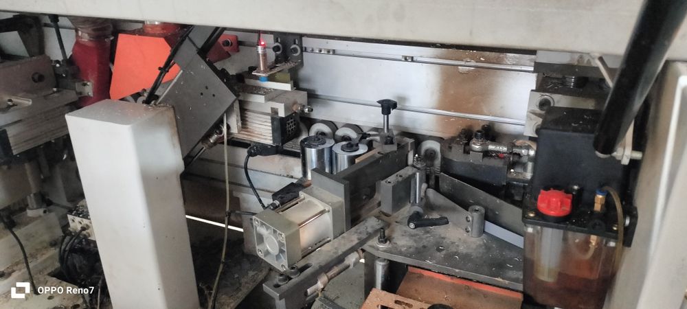 Кромкоблицовочный станок.