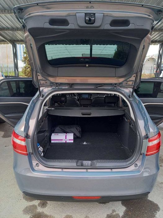 Lada Vesta SW 1,8 2019 года.