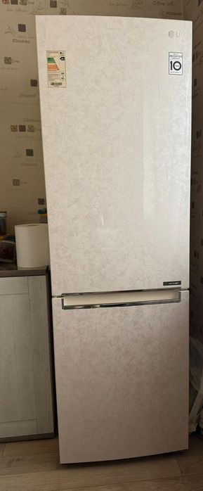 Холодильник белый