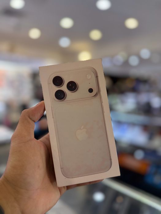 18 PRO 256 SIM Silver