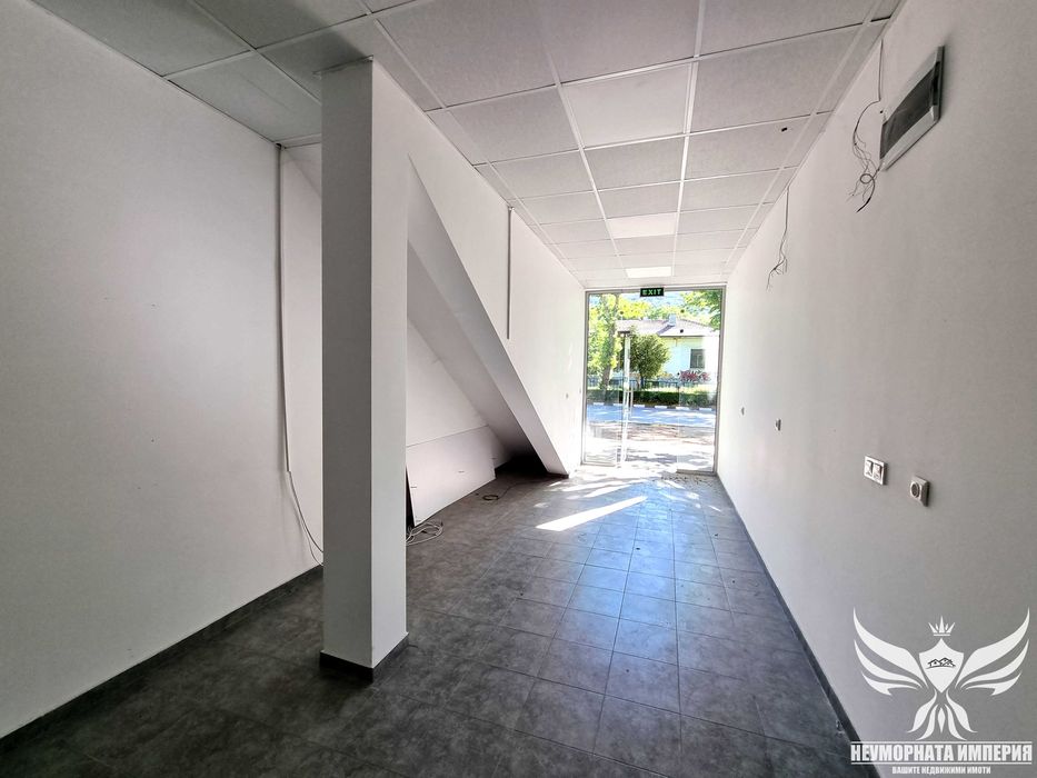 Дава се под наем Магазин в Асеновград - 37 кв.м за 262 € - Снимка #9