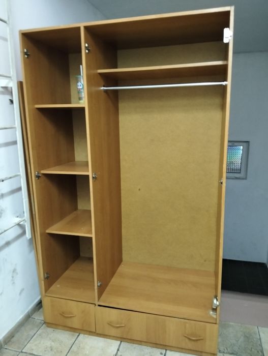 Продам плательный шкаф