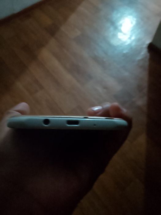 Продам Самсунг дж7