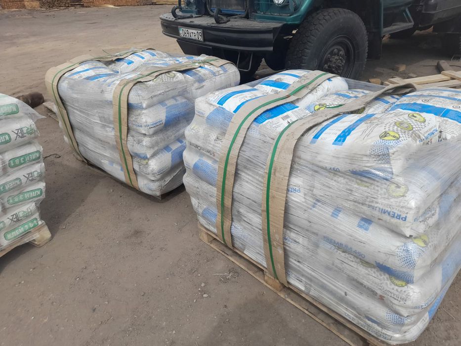 Цемент, балласт, песок, отсев, щебень.