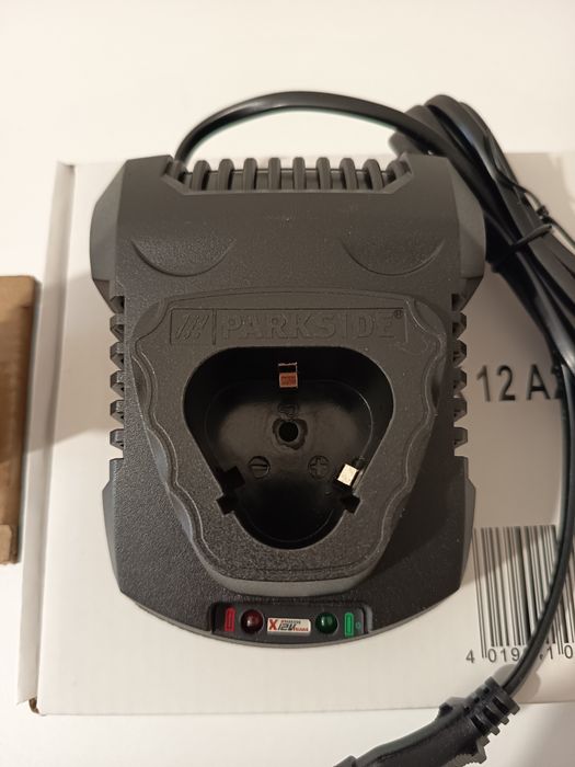 12 V -2.4/ 4.5 Ah / Батерия и зарядно Parkside/Парксайд Performance