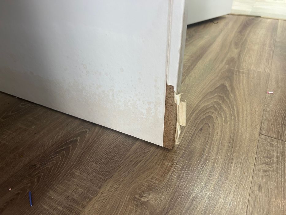 Стол письменный снизу с дефектами