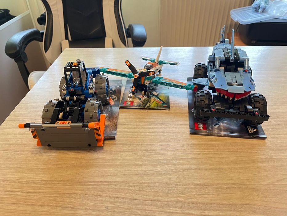 Vând seturi lego