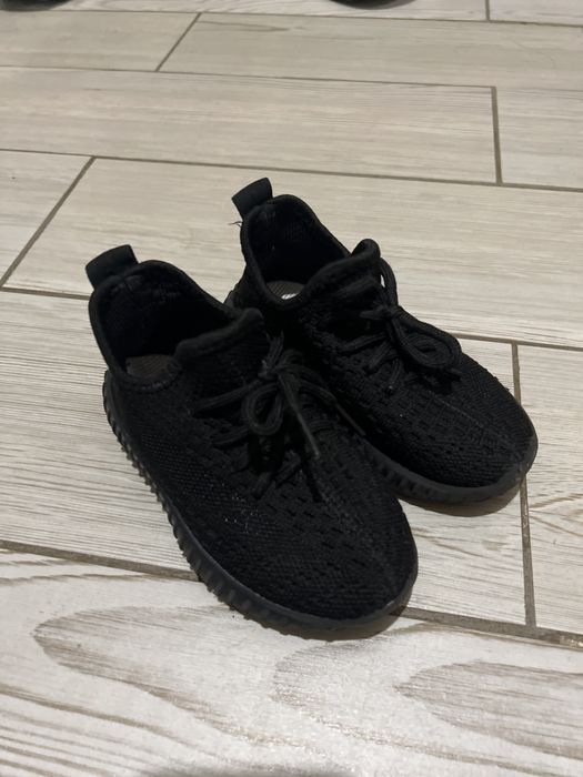 Продам детские ботинки на мальчика.