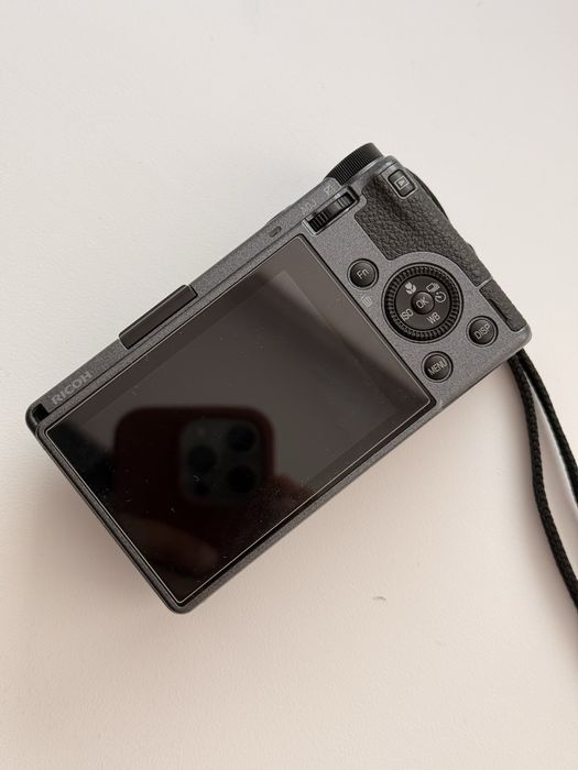 Продается Ricoh GR III 900,000 тенге (с набором аксессуаров)
