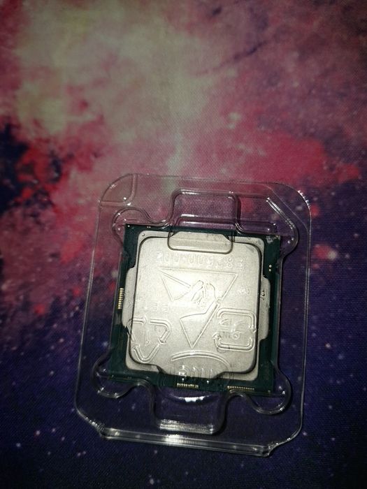 Vand procesor intel i3 10100F