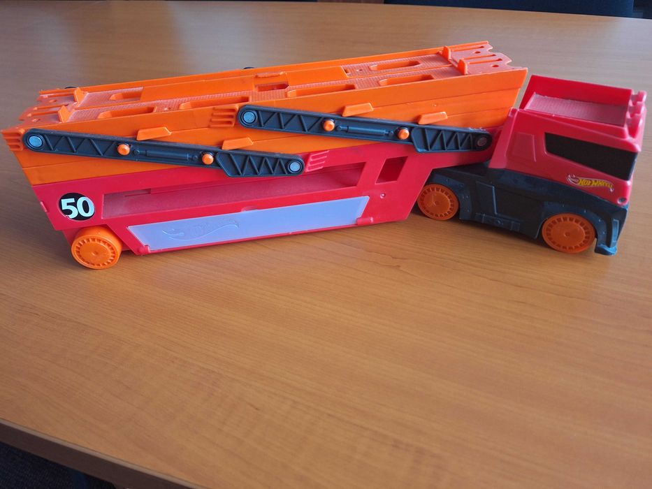 hot wheels mega hauler