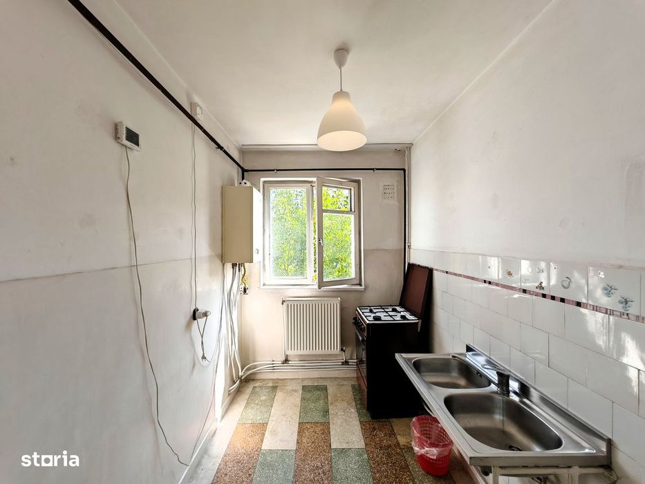 3 cam. deco., central, et. I – lângă Catedrala Inaltarea Domnului