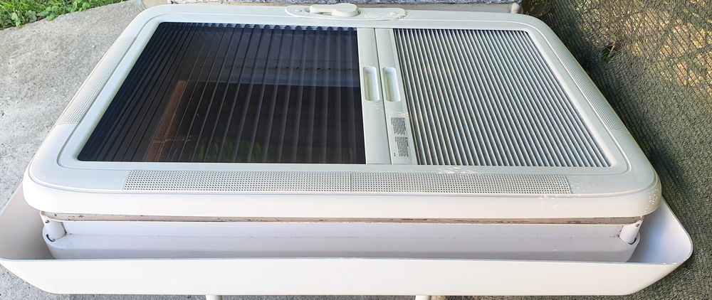 Dometic Midi Heki 50x70,  trapa cu manivela    , import Germania