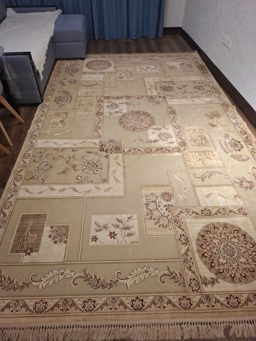 Продается ковер Размер 382×233