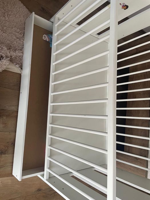 Patut bebe de lemn alb