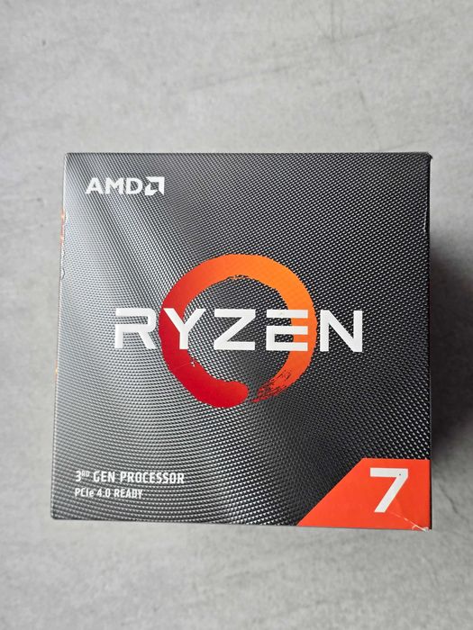 Procesor AMD Ryzen 7 3800X + ventilator Wraith Prism Thermal (NOU)