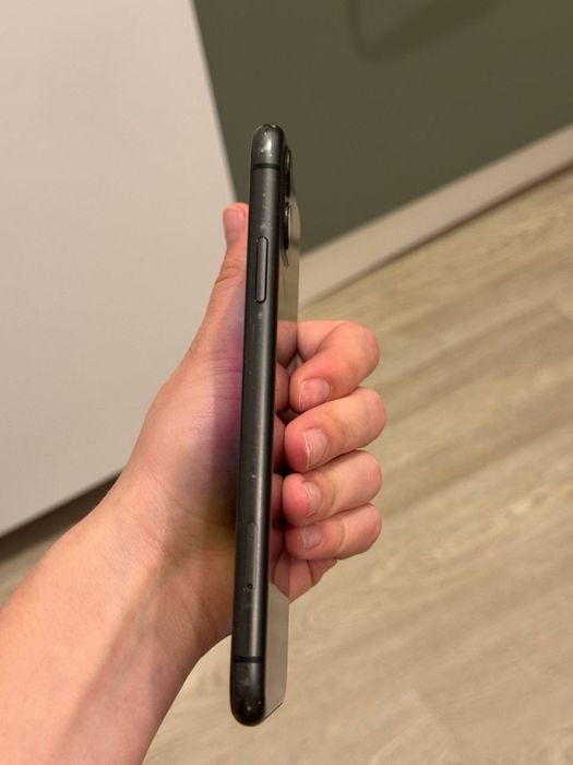 Продам IPhone 11