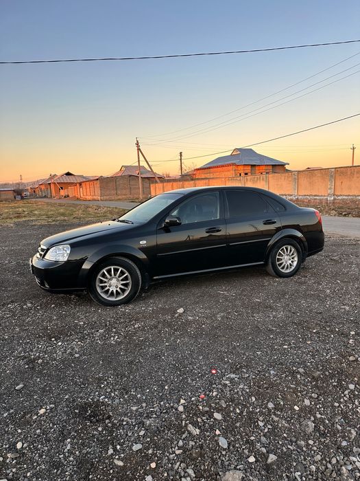 lacetti 1.8 sotiladi