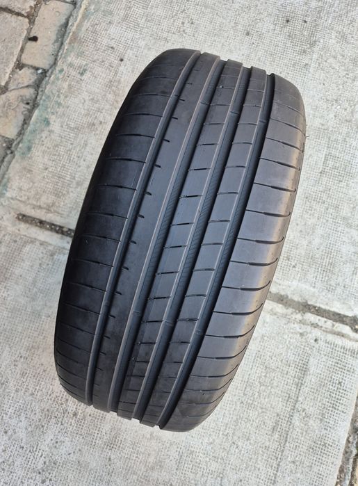 O bucată 245/45 R18 vară - una Goodyear